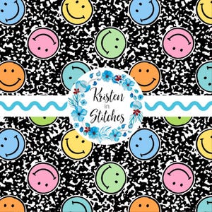 Pode incluir: Um padrão repetido de rostos sorridentes coloridos em um fundo salpicado em preto e branco. Os rostos sorridentes são em várias cores, incluindo laranja, amarelo, rosa, verde e azul. Uma linha ondulada branca e uma coroa de flores com o texto "Kristen in Stitches" também estão presentes.