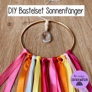 Sonnenfänger-Bastelset mit Bändern in warmen Farben – Kreative DIY-Deko für jede Jahreszeit