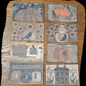 Puede incluir: Conjunto de ocho tarjetas de estilo vintage con temas otoñales. Las tarjetas presentan ilustraciones de calabazas, espantapájaros, girasoles y una granja. Las tarjetas tienen un aspecto rústico y pintado a mano y son perfectas para añadir un toque de encanto otoñal a la decoración de tu hogar.