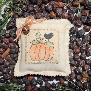 Primitive Grungy Halloween Pumpkin Crow Bowl Filler: Farmhouse Fall Decor