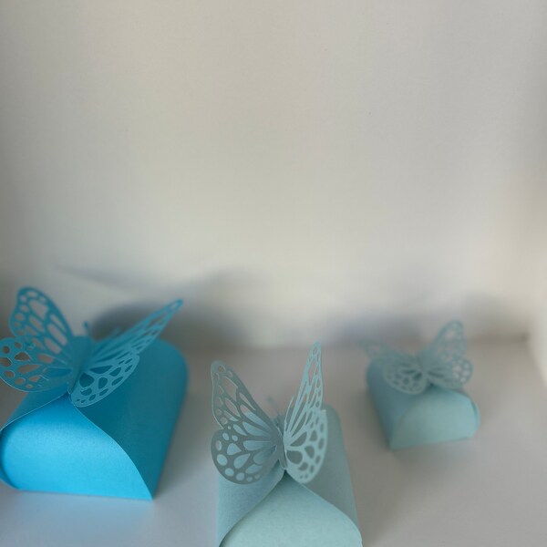 Package of 10 easy to assemble butterfly treat boxes!  Comes with easy to follow instructions!