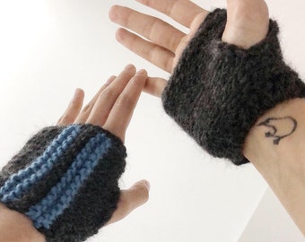Hand knitted Cropped wool gloves