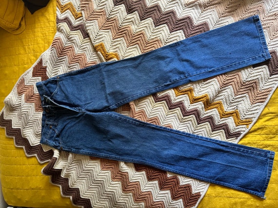 WRANGLER dark blue bootleg mid-rise jeans - image 2