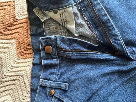 WRANGLER dark blue bootleg mid-rise jeans - image 3