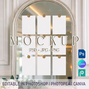 Könnte beinhalten: Ein Mockup-Bild mit einem weißen, bogenförmigen Spiegel und neun leeren weißen Karten, die mit goldfarbenen Pins befestigt sind. Das Wort "MOCKUP" wird in einer braunen Schriftart angezeigt. Der Text darunter lautet "PSD + JPG + PNG". Photoshop-, Canva- und Photopea-Symbole sind sichtbar.