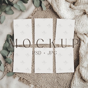 Set di sei mockup di biglietti 5x7, mockup di biglietti d'invito Boho, mockup di biglietti da gioco per baby shower, mockup di biglietti d'invito per matrimonio, mockup di giochi per sposi in formato PSD