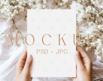 Maqueta de invitación de boda estilo bohemio, maqueta de tarjeta de invitación de bautismo, maqueta de tarjeta de 5x7, maqueta de tarjeta doblada PSD, maqueta de invitación con decoración floral