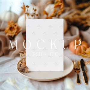 Mockup di invito 5x7, Mockup autunnale Boho, Mockup di biglietto a forma di zucca, Mockup di biglietto d'auguri, Mockup di invito per feste autunnali, Oggetto intelligente PSD