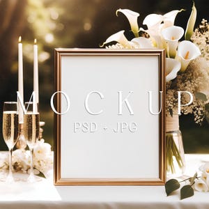 Mockup di cartello da tavolo 8x10, Mockup di cartello per matrimonio, Segnaletica con numero di tavolo, Mockup di cornice dorata, Mockup di biglietto Boho, Oggetto intelligente per mockup di cartello da tavolo