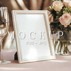 Tischschild Mockup, 200x300 gerahmtes Schild Mockup, Tischnummer Karte PSD, Hochzeit Bar Menü Mockup, weißer Rahmen Tischschild Event Mockup Smart Objekt