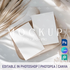 Mockup dubbele kaart, mockup bruiloft uitnodiging zomerstrand, twee elegante kaarten van 5 x 7 PSD png-sjabloon, mockup boho-evenement of wenskaart Canva