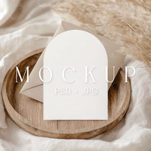 Bogen Hochzeitseinladung Mockup, 5x7 Tischmenü Mockup, Grußkarte Vorlage Mockup, Sitzplatz Karte Mockup, Boho gewölbt 5x7 Karte Mockup PSD