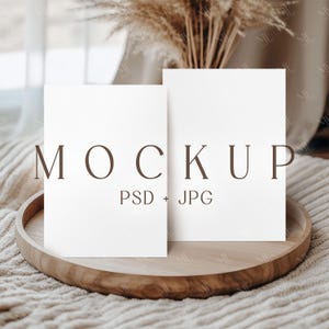 Brauteinladung Mockup, Doppel 5x7 PSD Hochzeitsvorlage, Set Kartenmockup, 2 Seite Geschenk einladen Design Mockup, Boho Grußkarte Mockup