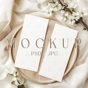 Mockup de cartão, PSD de cartão de menu 4x9, Mockup de cartão de menu duplo, Modelo de cartão de programa de casamento, Mockup de cartão de mesa Boho, Objeto inteligente PSD de menu de jantar