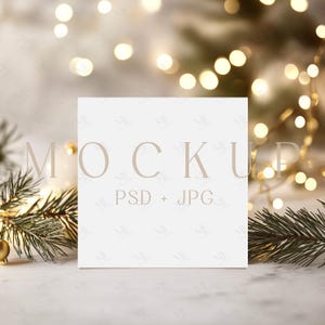Maqueta de tarjeta cuadrada, maqueta de tarjeta de invitación de 5x5, maqueta de tarjeta de felicitación navideña, plantilla de tarjeta festiva, maqueta de postal cuadrada con decoración invernal en formato PSD.