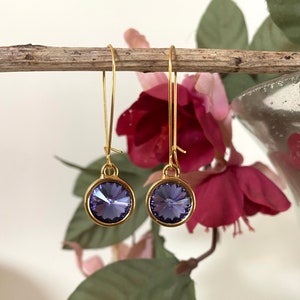 Boucles doreilles Swarovski Long Dangling. Deux finitions, plusieurs couleurs Gold/Tanzanite