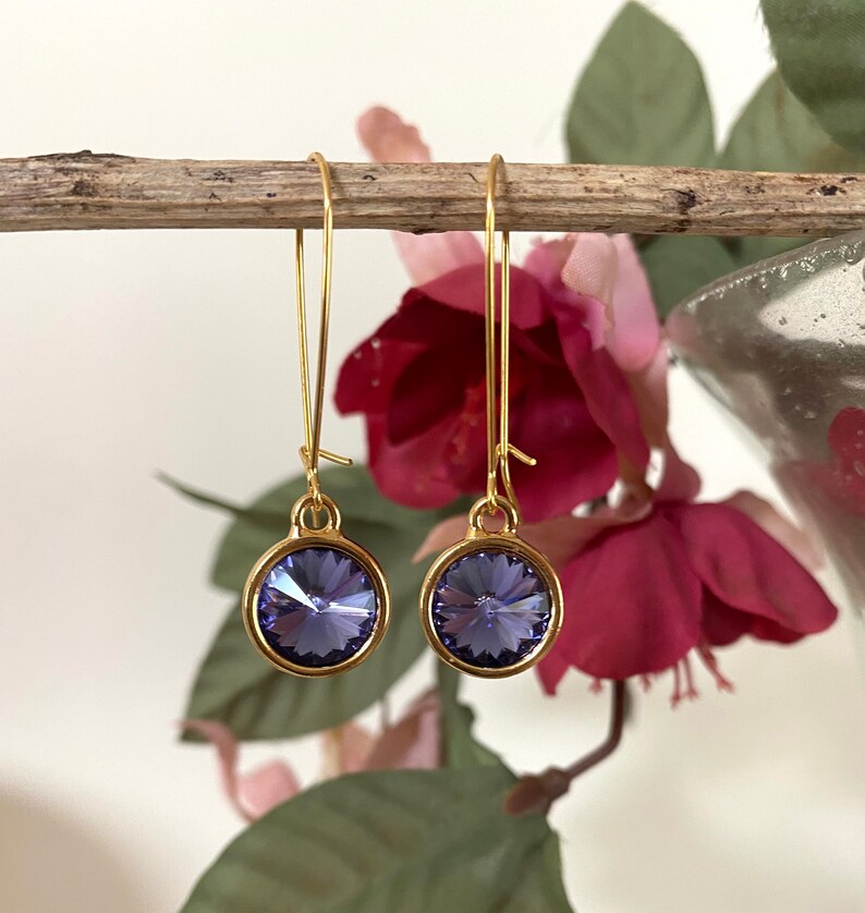 Boucles doreilles Swarovski Long Dangling. Deux finitions, plusieurs couleurs Gold/Tanzanite