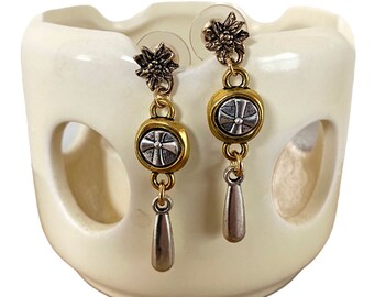 Pendientes colgantes cruzados de metal mixto de oro y plata