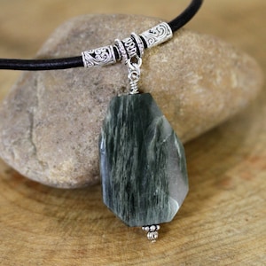 Men&#39;s Green Striped Quartz Necklace: Brown Leather Cord, 24 Inch