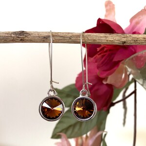 Boucles doreilles Swarovski Long Dangling. Deux finitions, plusieurs couleurs Silver/Amber