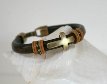 アクセサリー Engraved the Cross leatherbracelet GINZI Engraved Men Leather Bracelet, Religious Cross Bracelet