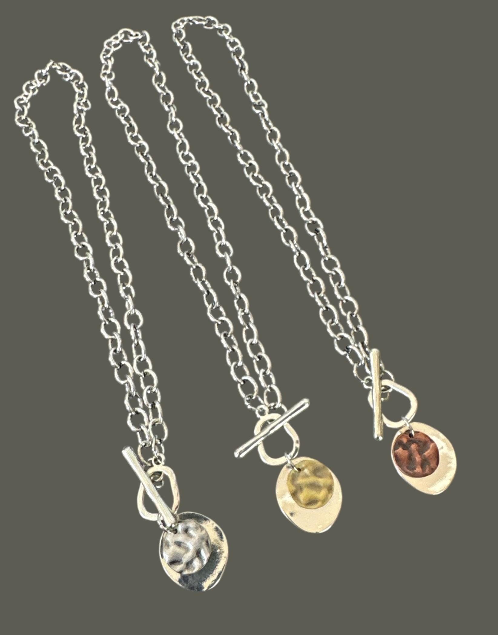 Silver Mixed Metal Disc Necklace, Sporty Everyday Jewelry  display picture 1