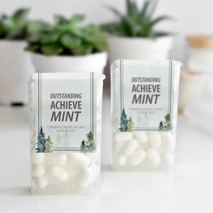 Étiquettes de cadeaux de remise des diplômes pour bonbons à la menthe, cadeaux de lancement, cadeaux de remise des diplômes personnalisés, autocollants AchieveMINT de forêt boisée
