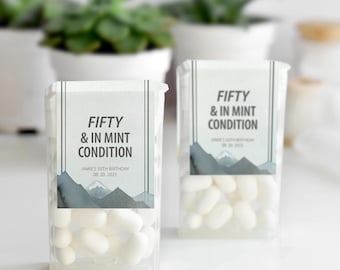 Adesivi "Cinquanta e in perfette condizioni", etichette per bomboniere al gusto di menta per il 50° compleanno a tema montagna, bomboniere al gusto di menta, bomboniere personalizzate al gusto di menta per il compleanno