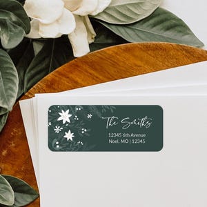Etiquettes d'adresse personnalisées de Noël, verdure moderne avec fleurs blanches, autocollants pour enveloppes de vacances, étiquettes d'adresse personnalisées - CA13