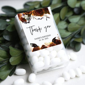 Étiquettes de faveur de fête d'anniversaire d'Halloween pour des bonbons à la menthe, autocollants gothiques effrayants à la menthe d'anniversaire, cadeaux personnalisés d'anniversaire de sorcière d'anniversaire