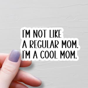 Je ne suis pas comme une maman ordinaire, je suis une maman cool, Sticker bouteille d'eau en vinyle imperméable, Stickers vie de maman, Stickers rigolos sarcastiques - WS432