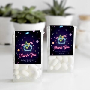 Étiquettes néon de faveurs de fête d'anniversaire d'Halloween pour des bonbons à la menthe, remplisseur de sac de cadeaux d'anniversaire d'Halloween, autocollants de menthe de fête d'Halloween de chaudron de sorcière