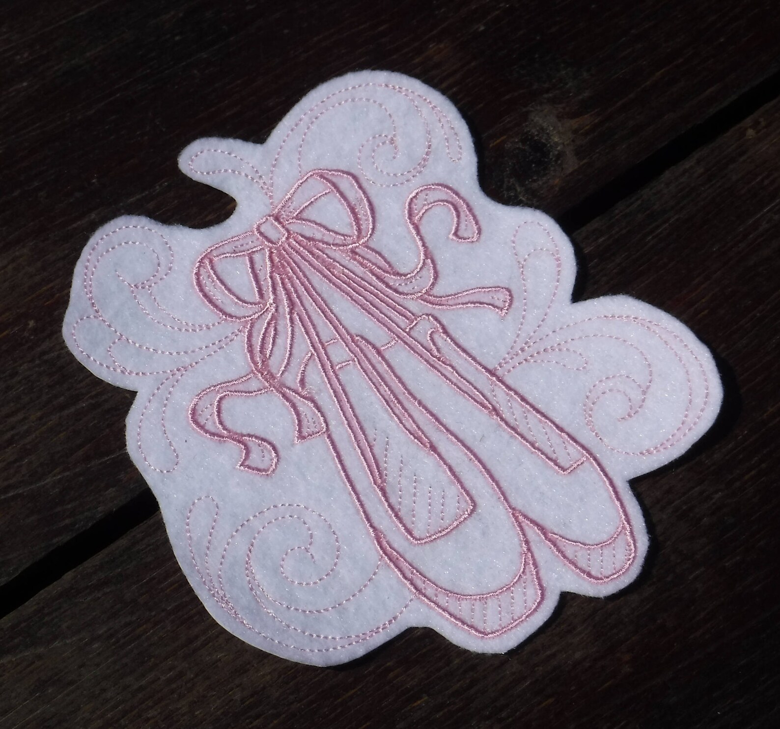 ballet patch - ballet shoes - iron on patch - embroidered applique - ballet gifts - embroidered gifts - pink patch - ballerina g