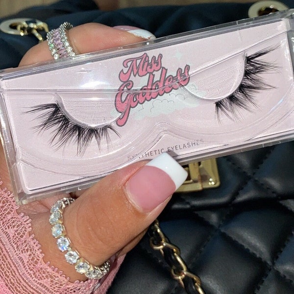 Half eye eyelashes| scent eyelashes| false eyelashes | coquette makeup | makeup