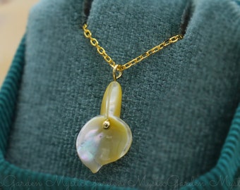 Collana con calla in argento sterling, ciondolo floreale in madreperla