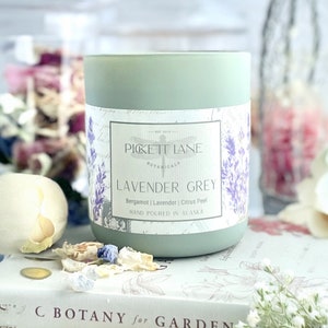 Luxury Wood Wick Soy Wax Candle,  Natural Fragrance Candle, Vintage Candle, Phthalate-Free, Sustainable, Hand-Poured, Lavender Candle