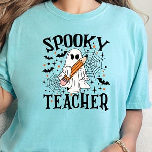 Comfort kleuren Spooky leraar shirt, Halloween T-shirt, Halloween Ghost leraar T-shirt, Halloween cadeau voor leraar T-shirt, Leraar T-shirt, trendy HalloweenTee