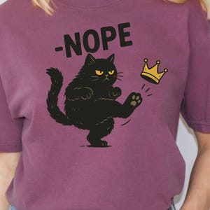 Maglietta "No Kings in America" con il gatto nero, maglietta "No Kings", maglietta con meme politico divertente, maglietta patriottica, maglietta con la Statua della Libertà, maglietta con la Giustizia Sociale