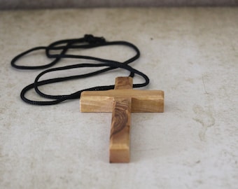 Collar de cruz de madera de olivo artesanal: regalo de Jerusalén, Tierra Santa