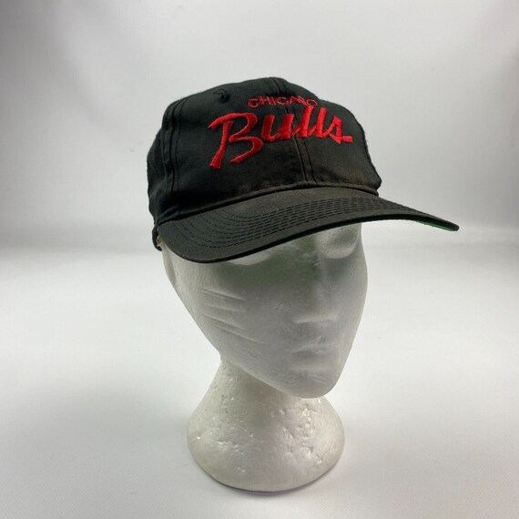 VINTAGE 90s Chicago Bulls Single Line Script Sports