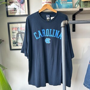 ANCIENNE | T-shirt North Carolina University Arch Logo, taille XXL Adulte image 2