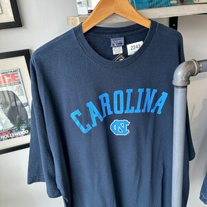ANCIENNE | T-shirt North Carolina University Arch Logo, taille XXL Adulte image 3