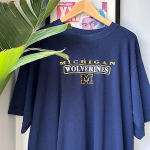 VINTAGE 90s | Michigan Wolverines Embroidered Jersey T-Shirt sz XL