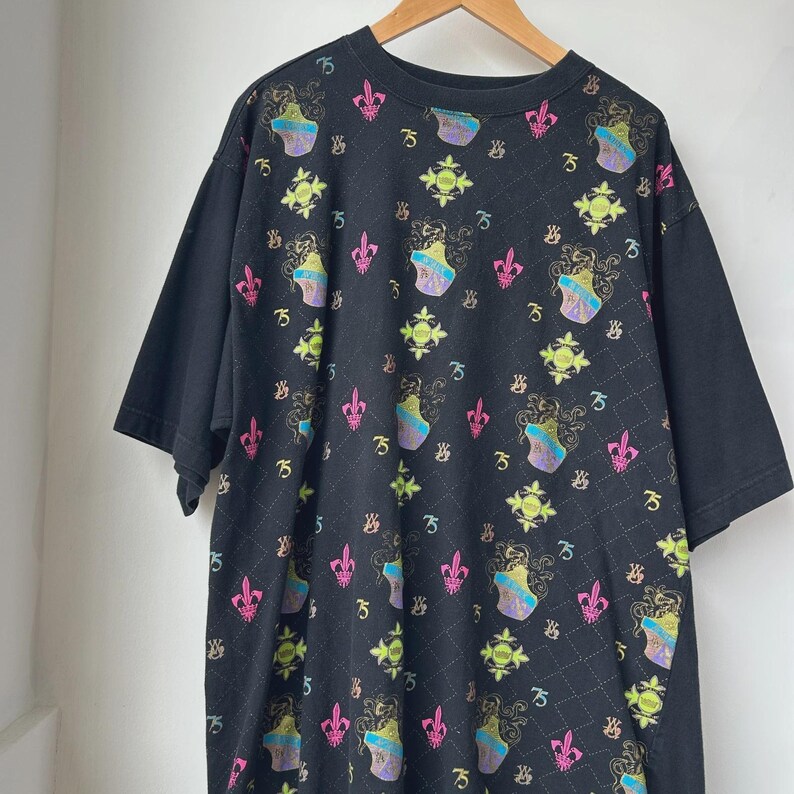VINTAGE Y2k | Avirex Monogram AOP T-Shirt sz XL image 2