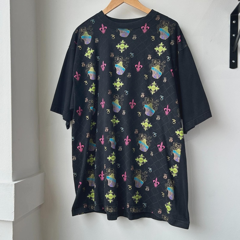 VINTAGE Y2k | Avirex Monogram AOP T-Shirt sz XL image 1