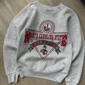 VINTAGE 90s | North Carolina State Wolf Pack University Crewneck Sweater sz S image 2