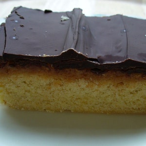 MILLIONAIRE'S SLICE Caramel Shortbread image 2