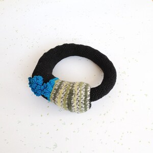 Crochet bangle Scottish blossom image 2