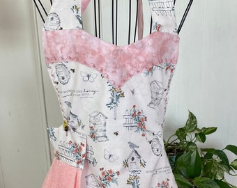 women's full body reversible apron, vintage style, white & pink, detachable towel, cotton fabric, cooking cleaning crafting words of praise