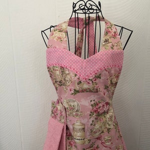 Tea for us, vintage style women&#39;s apron, reversible in pink and cream, tea pots and roses, cotton fabric, detachable towel , great gift